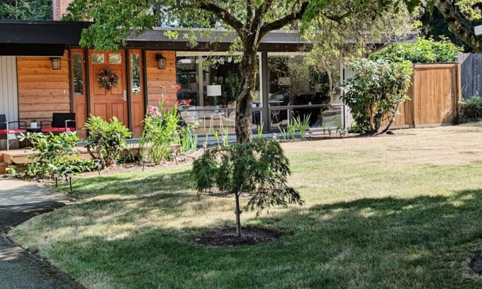 Bridle Trails House | 2BR 2BA Kirkland Bridle Trails