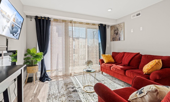 North Philadelphia East Apartment | 2BR-2BA Luxy Dendrobium-Oasis! Private Patio-Pet Friendly-Family Friendly