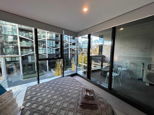 Reid Apartment | 2BR-2BR-1Car-CBD-Pool-Shopping