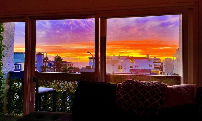 Hermosa Beach Condo | ✅2Br-2Bth🌴1/2 Block off Hermosa Beach Sand 🌊Ocean View 🚗 2 Garage Parking