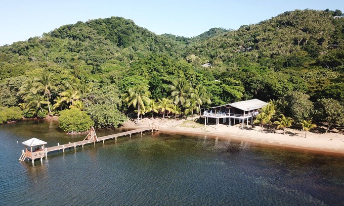 Antoneys Cay House | 2BR Beach House Dolphin Views DAILY From LARGE DECK A/C Utilities INCL.