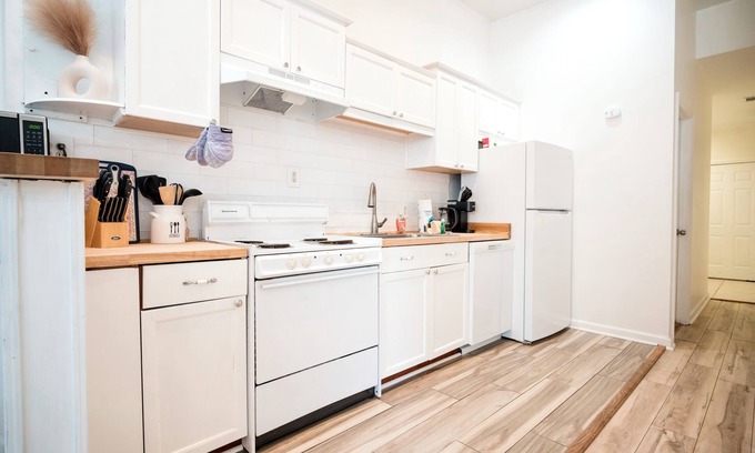 Thunderbolt Apartment | 2BR Boho Chic Duplex, Savannah ・Near Tybee Island!