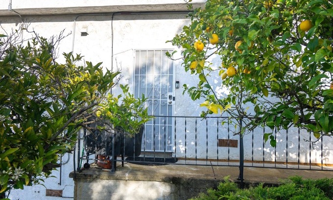 Hayward Apartment | 2BR, Canyon Views WiFi Parking Near CSU & Hospitals, BART & Trails.