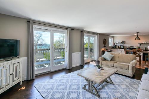Southwest Harbor Apartment | 2BR Condo Downtown SWH w/Ocean Views [Driftwood]