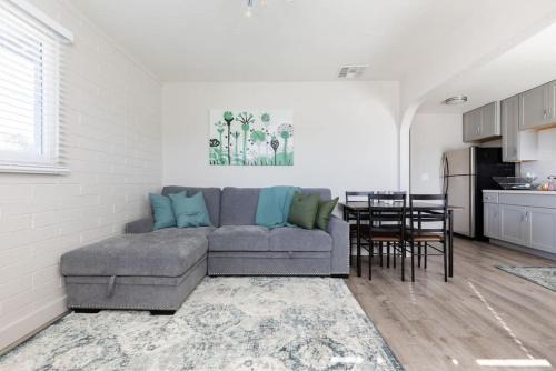 Gilbert Apartment | 2BR Condo Walking Distance To Downtown Gilbert
