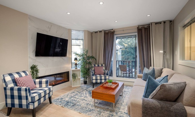 Whistler House | 2BR + Den | Gables | King Bed | Steps from Gondolas | Private Balcony w/BBQ