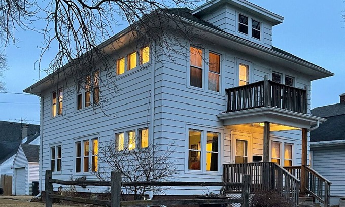 Sheboygan Apartment | 2BR Duplex Lower Overlooking Kiwanis Park