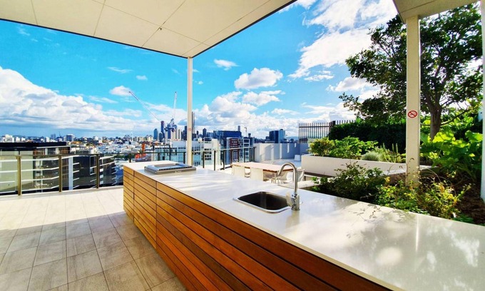 Newstead Apartment | 2BR Food Drink Hub Pool 2 Cars Gym Rooftop