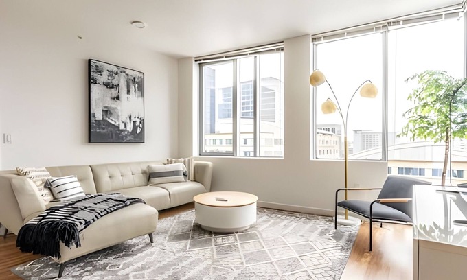 West Bellevue Apartment | 2BR | Gym, Rooftop & Pool | Bellevue | Sophari A