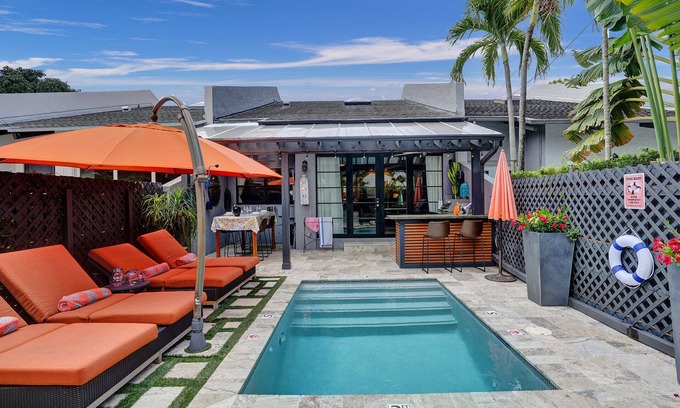 Colee Hammock House | 2BR home w/pool located steps away from LAS OLAS!