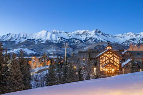 Mountain Village House | 2BR Mountain Lodge Luxury Skiin out Best Amenities