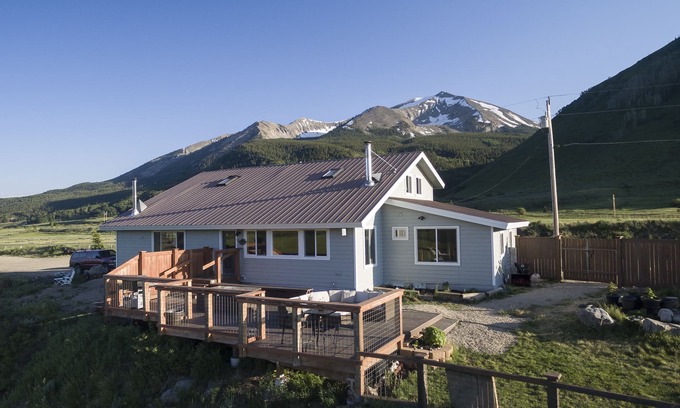 Crested Butte House | 2BR Scenic Crested Butte Getaway- Breathtaking Views, Large Deck, Dogs Welcome