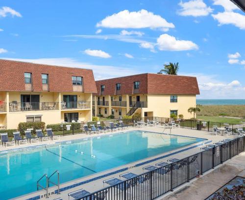Avon By The Sea House | 2BR Sleeps 6 Pool BBQ Steps to Beach Pier Downtown