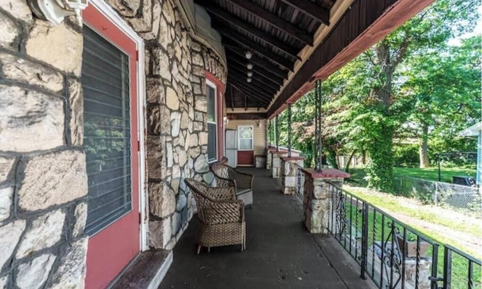 Sharon Hill Apartment | 2BR Suite Unit Driveway Parking ! PHL Airport