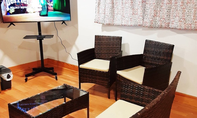 Progress House | 2nd fl Elegant Studio with kitchenette: Cozy, Sparkling, Comfy, Private parking.