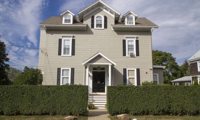 Fifth Ward Apartment | 2nd Flr 2-Bedroom Unit in historic estate on Coggeshall Ave near Newport Mansion