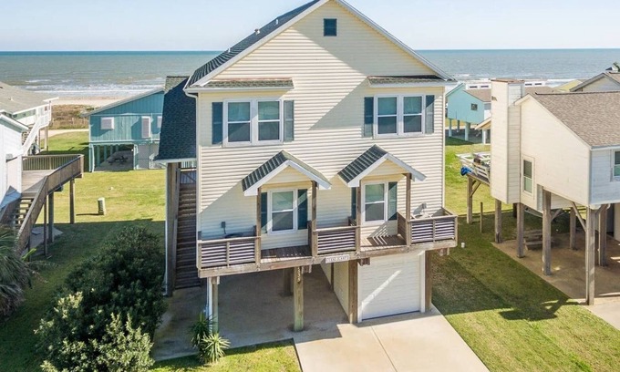 Spanish Grant House | 2nd Row from beach! Spanish Grant w/Gulf views!