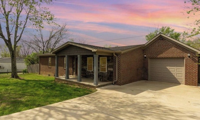 Richmond House | 3/2 Close to UK EKU whole house with w/d internet& pet friendly