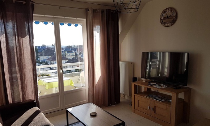 Ouistreham Apartment | 3 * apartment at 200m BEACH & THALASSO - WIFI - BICYCLES