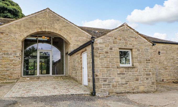 Rastrick Cottage | 3 BARN COTTAGES, family friendly, with a garden in Norwood Green