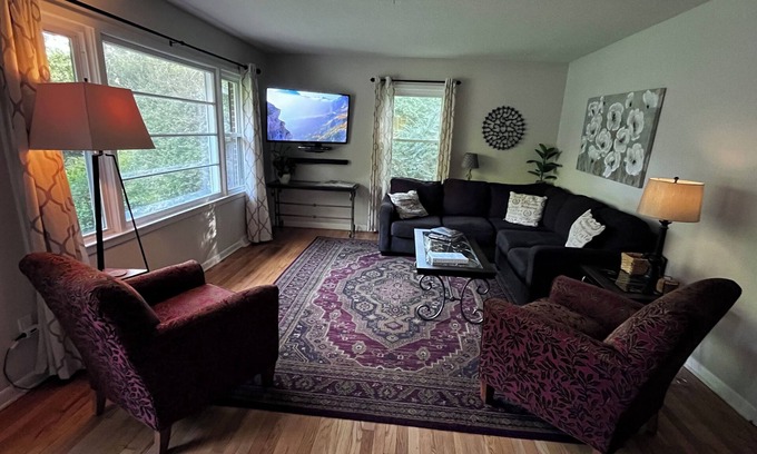 Carrboro House | 3 bed/2 bath Carrboro ranch, convenient to downtown!