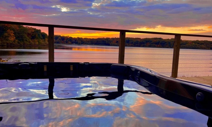 La Porte House | 3 Bed 3 Ba Screenporch/Sunset Lake Views