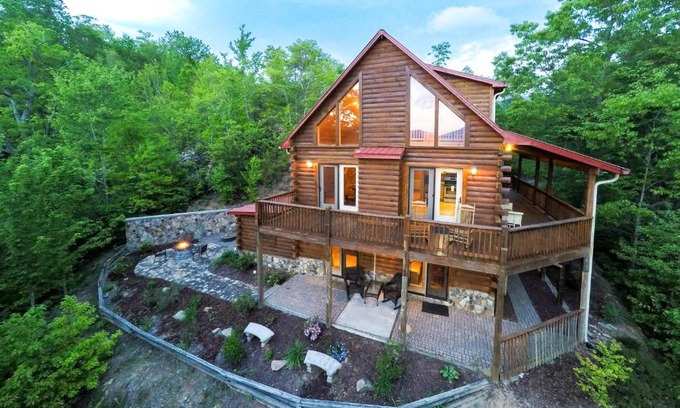 Whittier House | 3 Bed 3 Bath Vacation home in Whittier