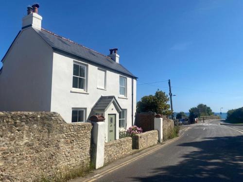 Charmouth House | 3 Bed in Charmouth 93420