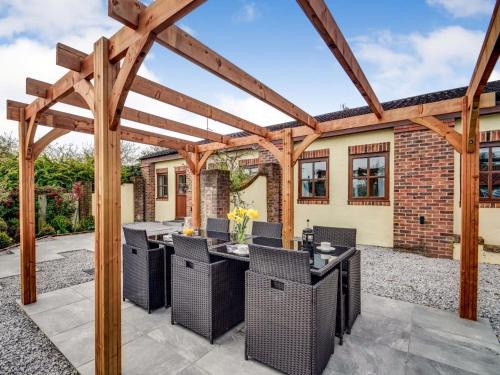 Low Catton House | 3 Bed in York 37254