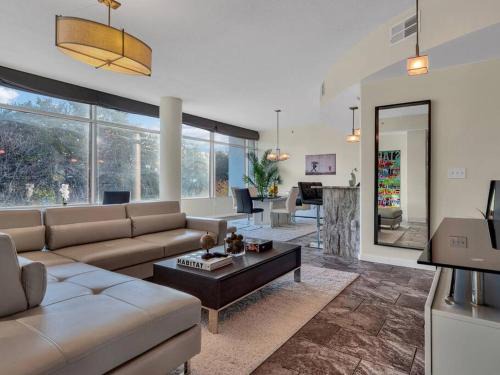 South Eola Apartment | 3 Bedrm Palace Suite - King FL bed & Free EV Charging