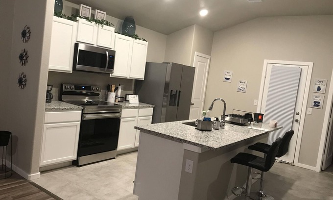 Amarillo House | 3 Bedroom 2 Bath !! Cozy and warm safe space