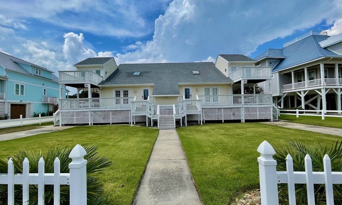 Long Bay Estates House | 3 Bedroom, 2nd Row with a Shared Pool - Beach Bliss