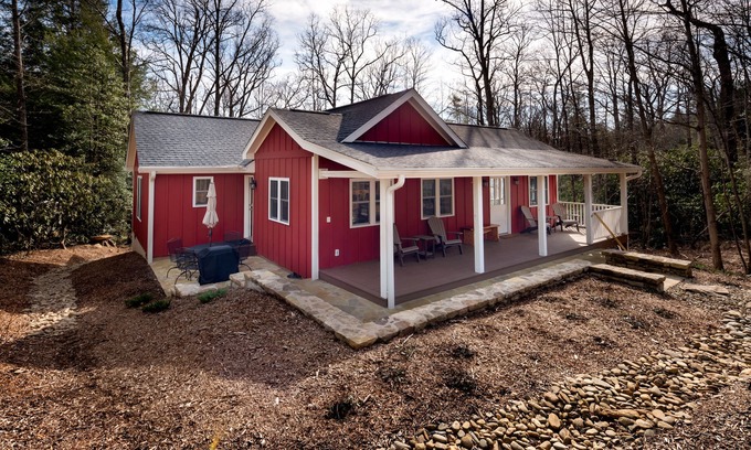 Montreat House | 3 bedroom 3 bath cottage near Montreat campus & 5 minutes to Black Mountain