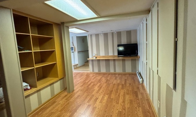 Shasta Lake House | 3-bedroom 3 full baths pool house 4 miles to the lake boat launch and dam