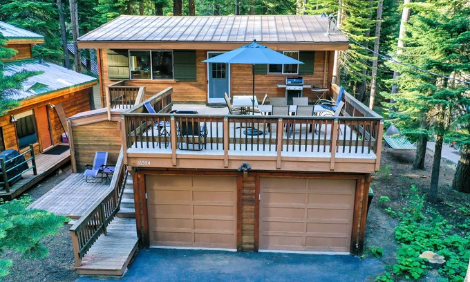 Donner Lake Woods House | 3 bedroom and den, 2 bath, sleeps 8. West End of Donner Lake DLR#059