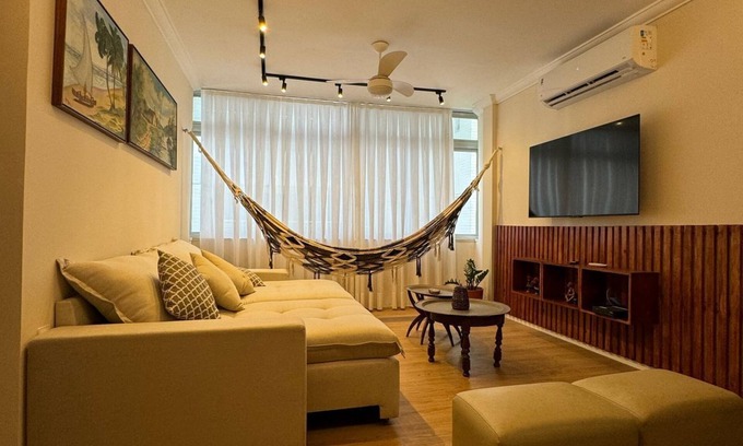 Boa Viagem Apartment | 3-Bedroom Apartment 50m from the Beach with Parking