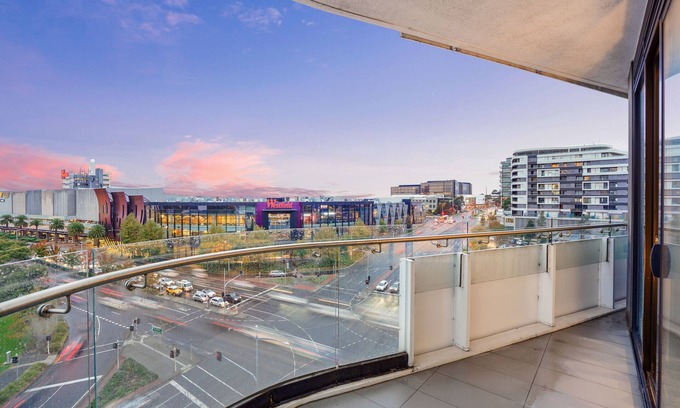 Doncaster Apartment | 3 Bedroom Apartment 5 mins walking to Westfield Doncaster
