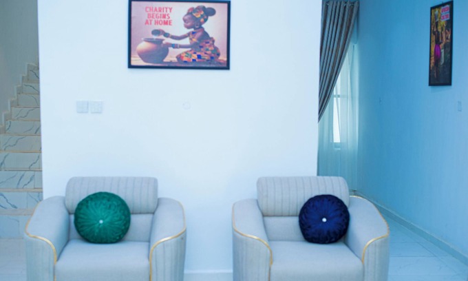 Akure Apartment | 3-bedroom apartment in cool Akure with WiFi, AC. Enjoy your stay