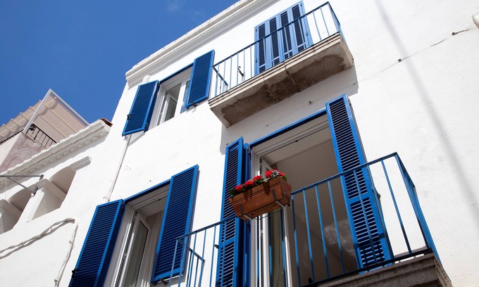 Sitges Town Center Apartment | 3 BEDROOM APARTMENT WITH SIDE balcony overlooking promenade and beach