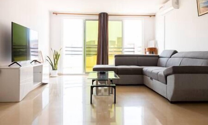 Praia Apartment | 3 bedroom apt, FREE WIFI & AC, Cidadela - LCGR