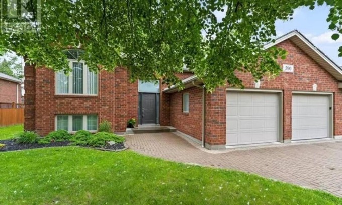 LaSalle Apartment | 3 Bedroom basement unit with Free Parking , WiFi.