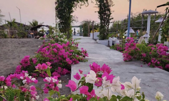 Ilocos Region Resort | 3-bedroom Beach and Garden Resort in Santa Cruz with WiFi, AC.TV Time to relax.