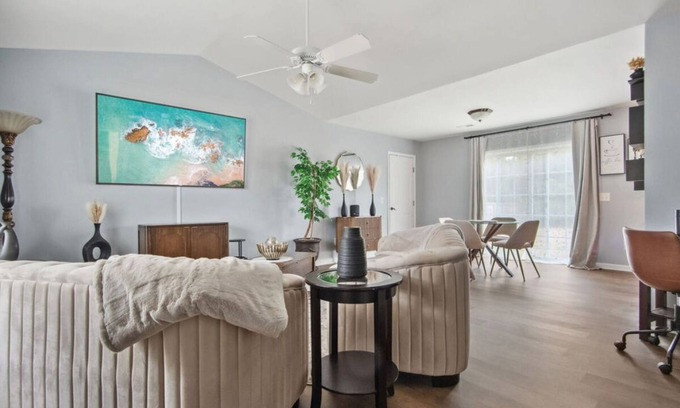 Richlands House | 3-bedroom beauty/a few minutes from the Jacksonville airport is waiting for you!