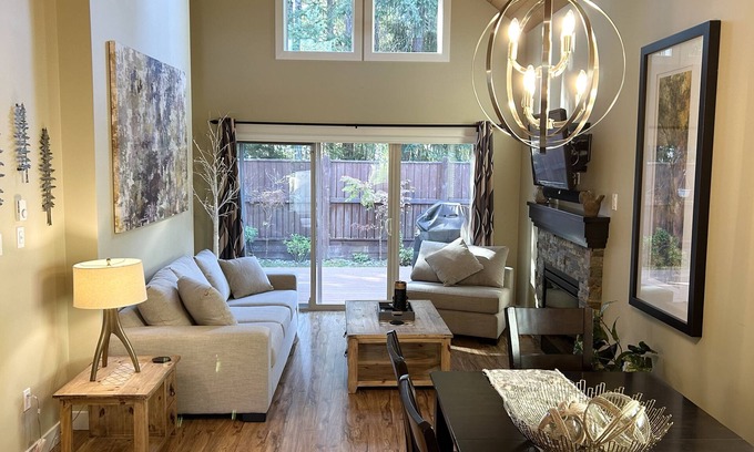 Regional District of Nanaimo Villa | 3 bedroom cottage close to Rathtrevor Beach, Mini Golf and pool on site.