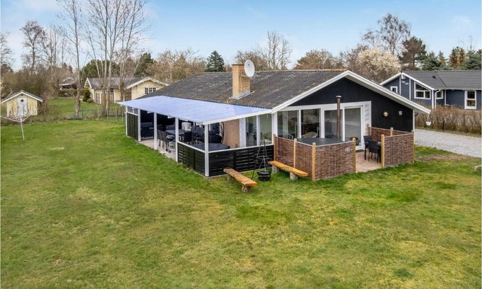 Dannemare House | 3 Bedroom Cozy Home In Dannemare