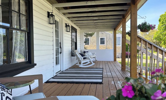 Marion House | 3 Bedroom Home Facing Inner harbor with 1st Floor King Bedroom.