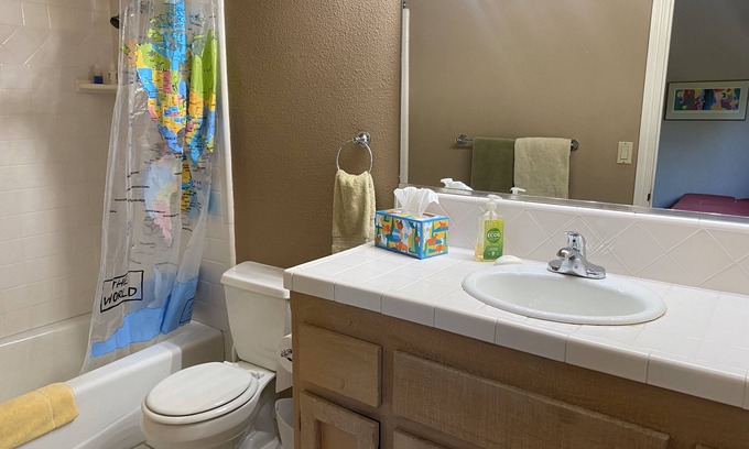 Calistoga House | 3-bedroom home in Calistoga with pool and hot tub
