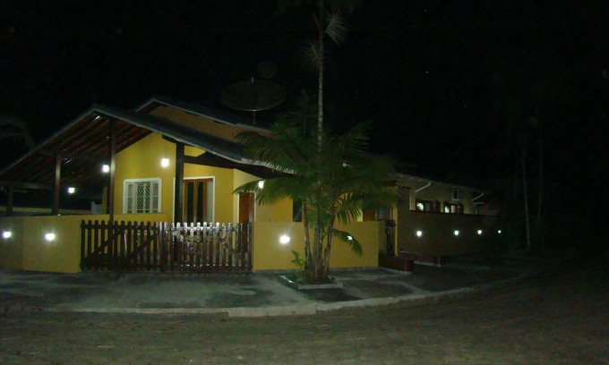 Mococa House | 3-bedroom house in cond. Close in Caragua Praia Mococa - 1 suite