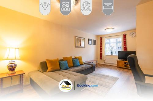 Amesbury House | 3 Bedroom House By B and R Serviced Accommodation Amesbury With Super fast Wi-Fi 145Mbps