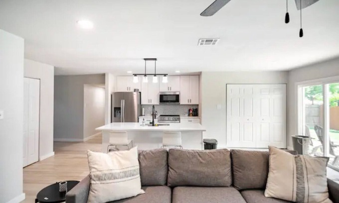 Allen House | 3-bedroom house in Allen with Garage